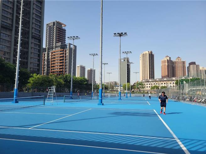 米体：斯帕莱蒂满意尤文的阵容，他相信他们能争意甲冠军